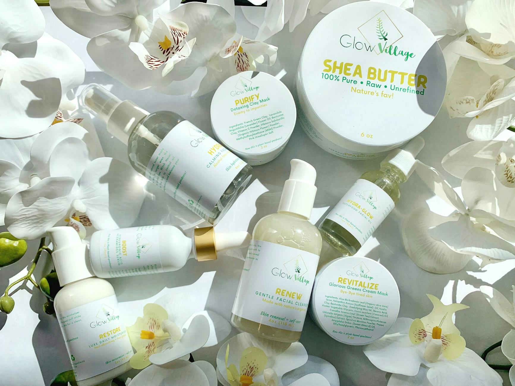 Kosmetyki do pielęgnacji cery z masłem shea wśród białych orchidei